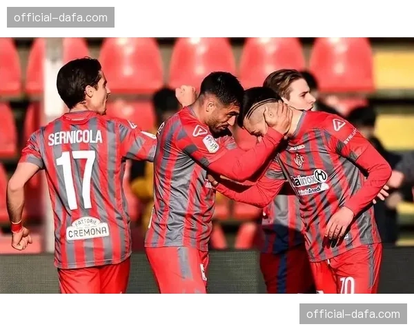 罗马3-0完胜克雷莫纳，巩固积分榜第四位置
