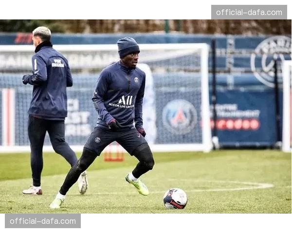 聚焦老将:38岁的洛里昂后卫莫雷尔迎来职业生涯第550次法甲出场 聚焦老将:38岁的洛里昂后卫莫雷尔迎来职业生涯第550次法甲出场