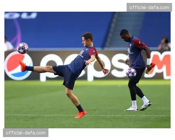 巴黎圣日耳曼主场迎战马赛，国家德比前姆巴佩训练状态成疑