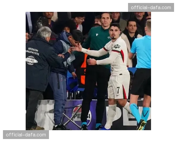 欧足联启动调查:针对巴黎vs马竞比赛中看台疑似歧视性标语 欧足联启动调查:针对巴黎vs马竞比赛中看台疑似歧视性标语